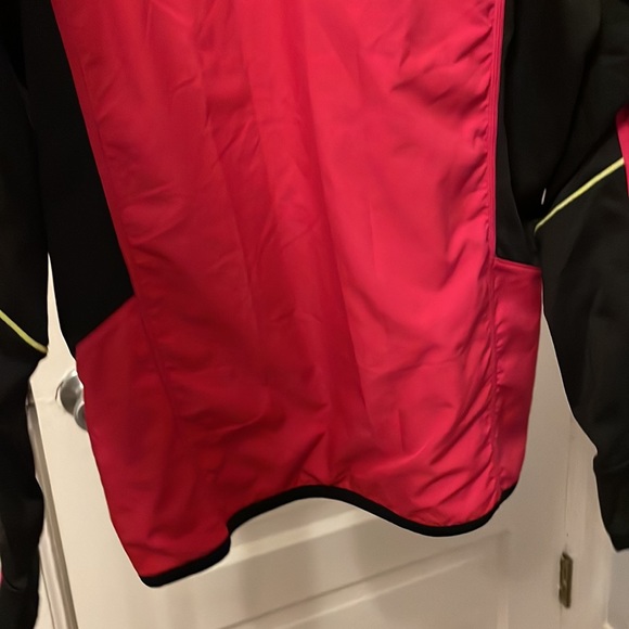 Pink Mizuno running jacket - Picture 6 of 9